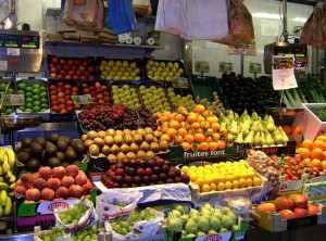 fruteria en un mercado de Alicante